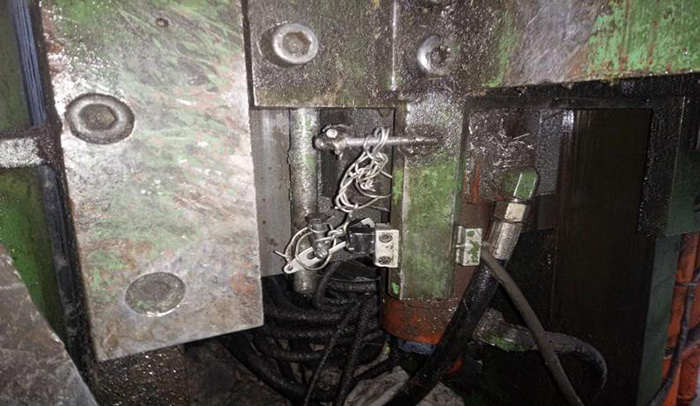 恒美鋁業(yè)改善專題:熱剪爐托夾缸降位限位開關(guān)改造 2.jpg